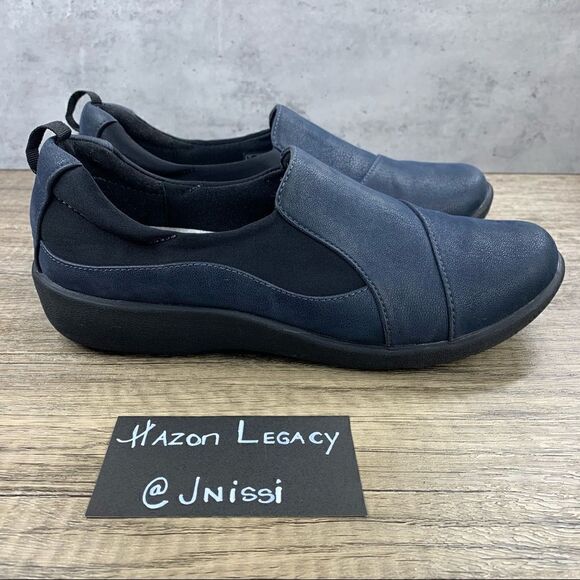 Cloudsteppers By Clarks~Women’s~Navy Blue~Slip On Shoes~Size 8.5M - Picture 2 of 8